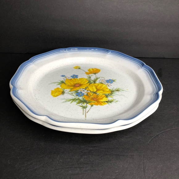 2 Mikasa Country Club Amy Dinner Plates in EUC - Picture 3 of 9